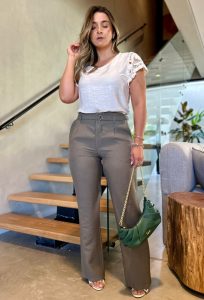 Calça de alfaiataria feminina Daia em tom cinza