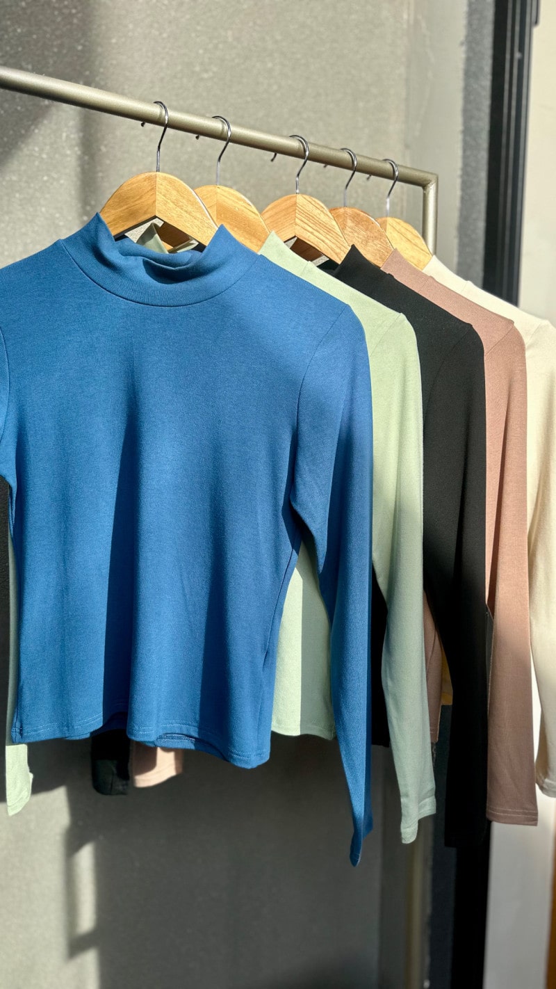 Blusa Gola Alta Manga Longa Yasmin