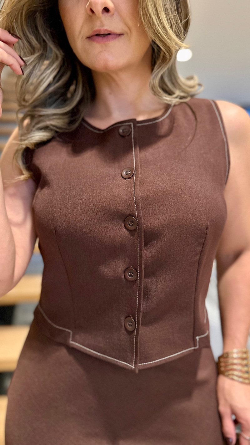 Conjunto Colete E Saia Midi Rebeca