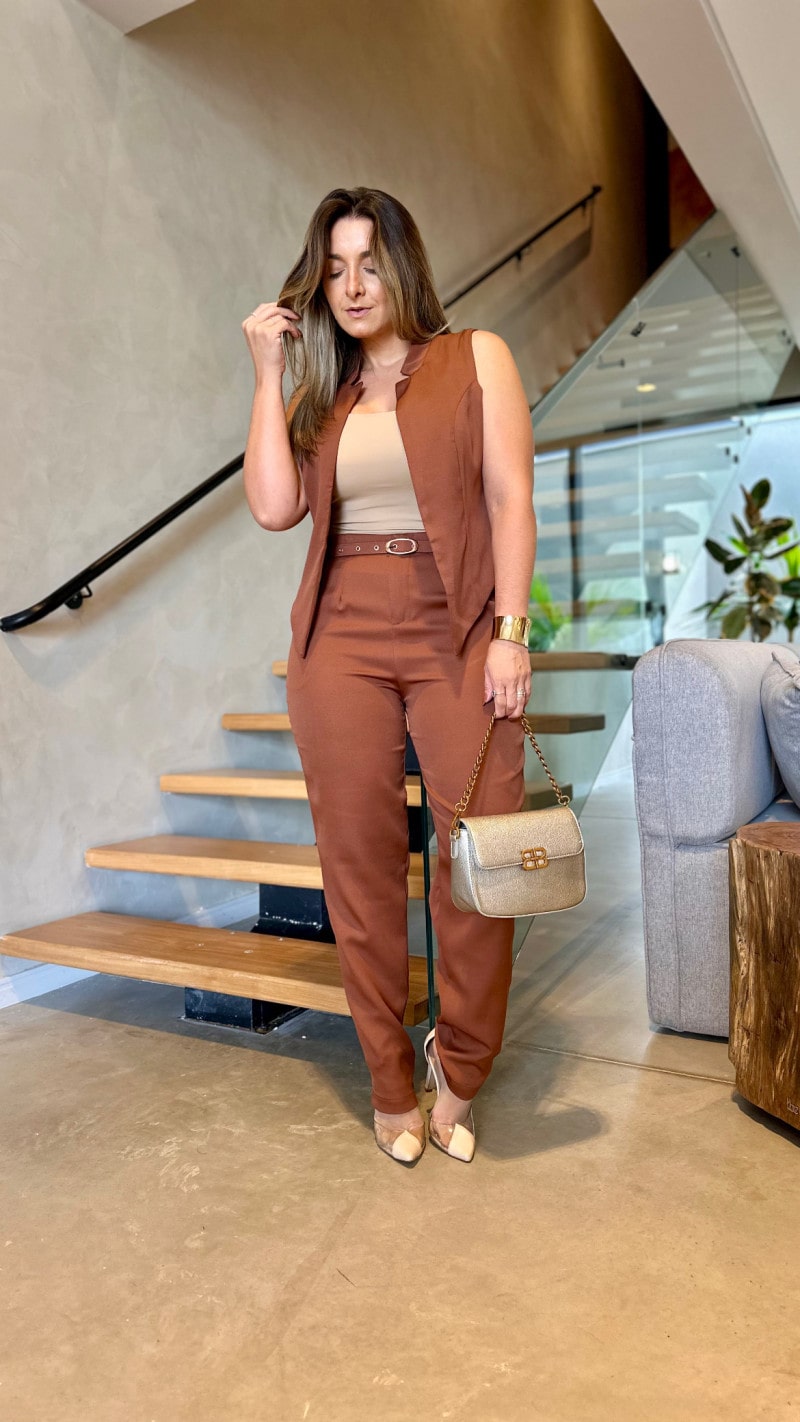 Conjunto Colete E Calça Alfaiataria Com Cinto Lika