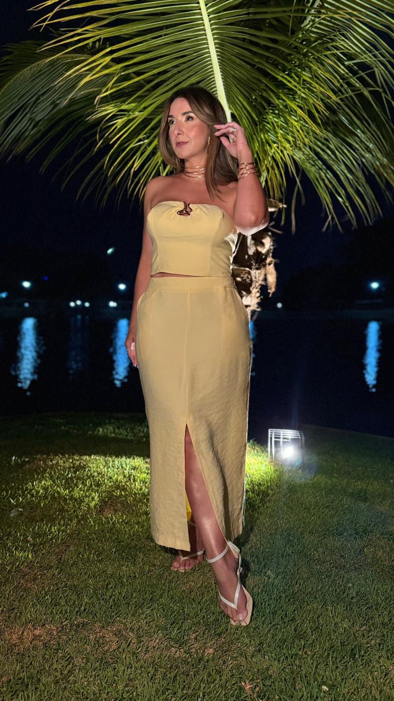 Conjunto Cropped E Saia Midi Mari