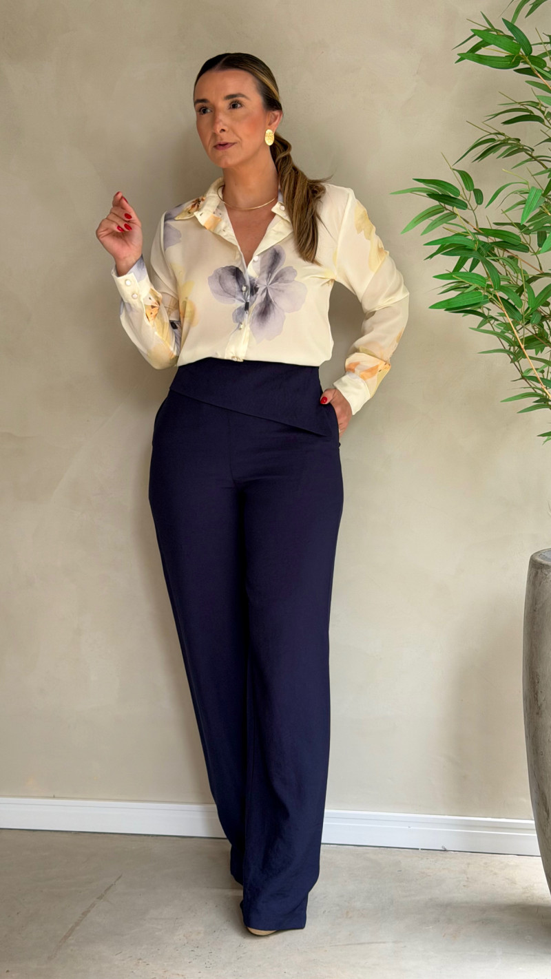 Calça Pantalona Detalhe Pala Paula 