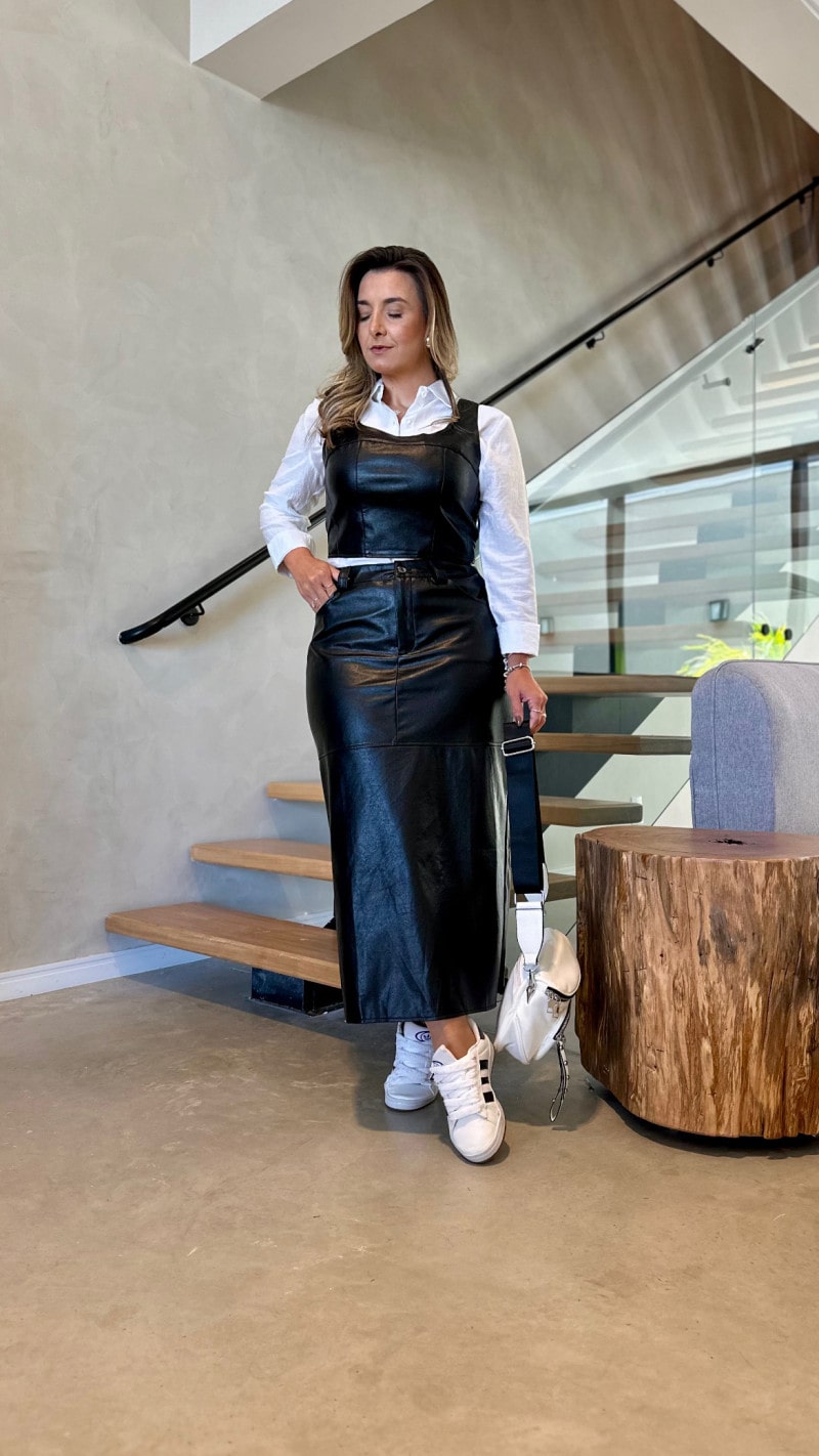 Conjunto Cropped E Saia Midi Couro Sara