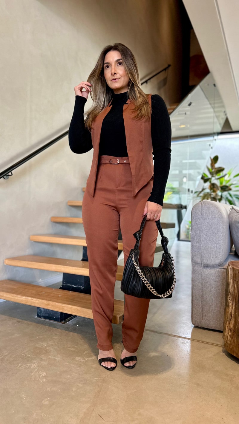 Conjunto Colete E Calça Alfaiataria Com Cinto Lika