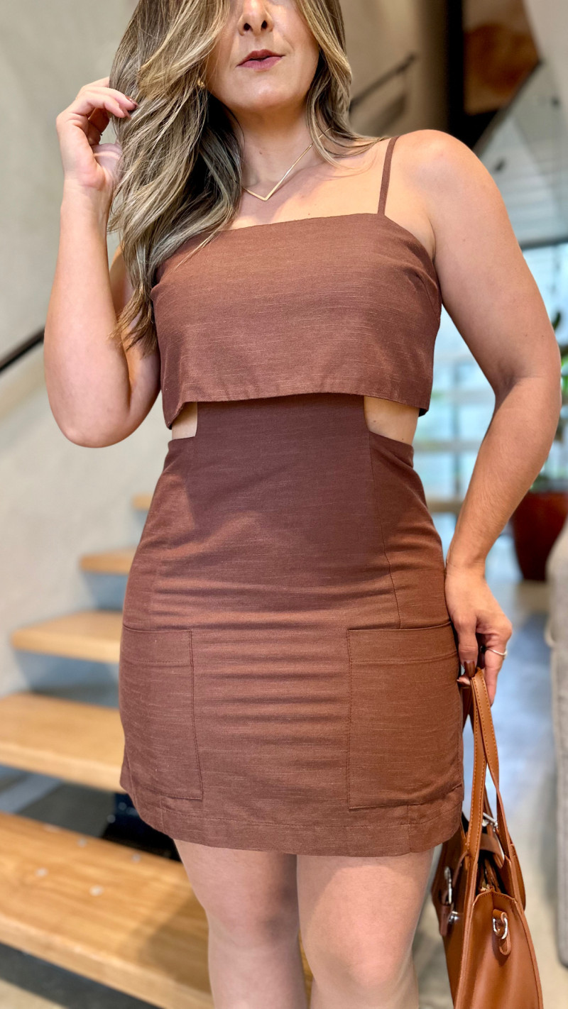Vestido Curto Abertura Na Cintura Carla
