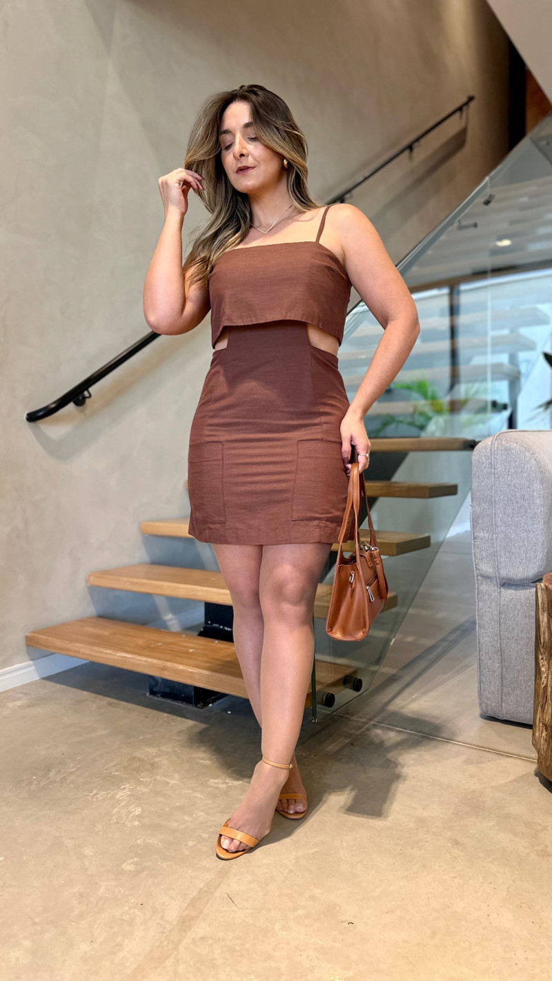 Vestido Curto Abertura Na Cintura Carla