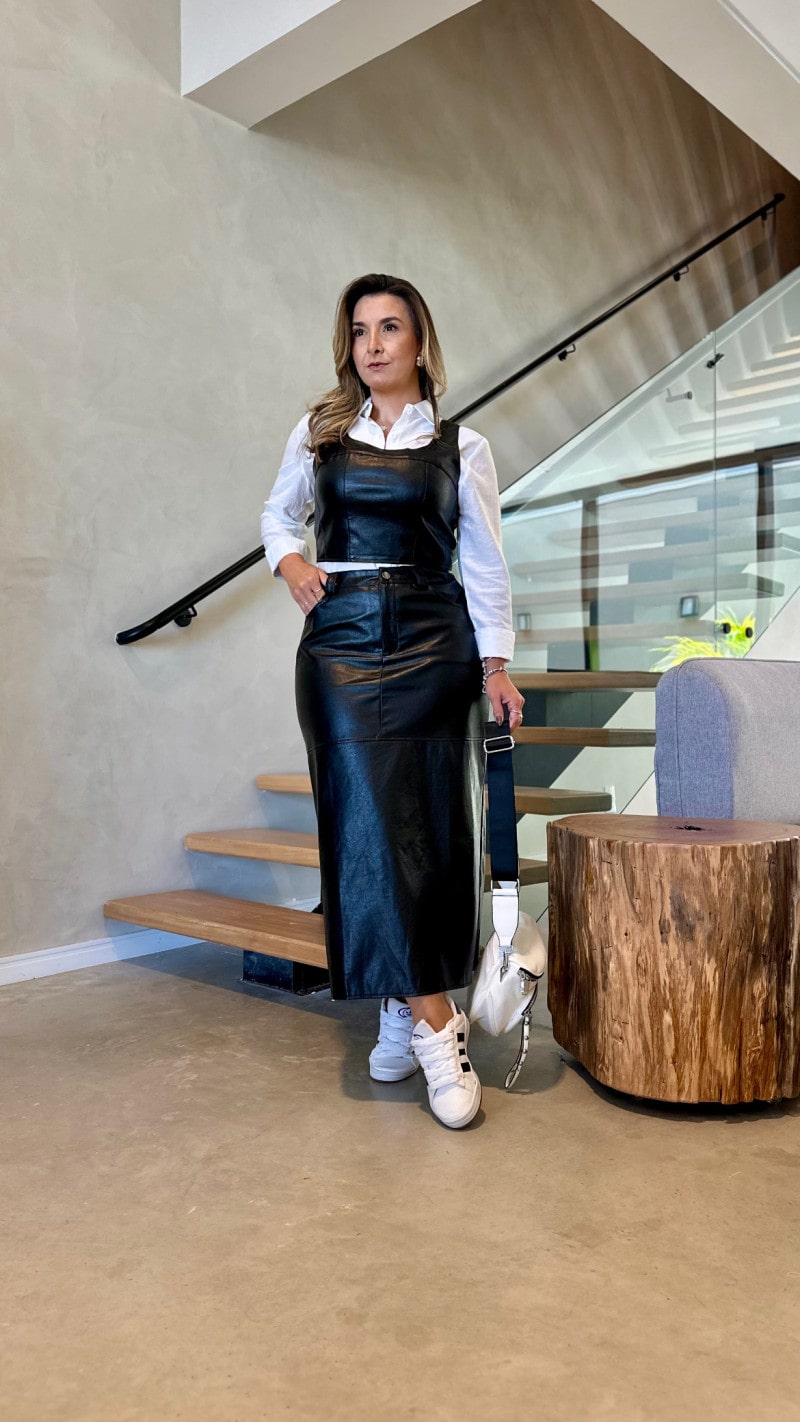 Conjunto Cropped E Saia Midi Couro Sara