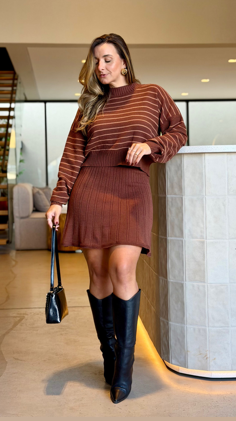 Conjunto Tricot Manga Longa E Saia Eduarda