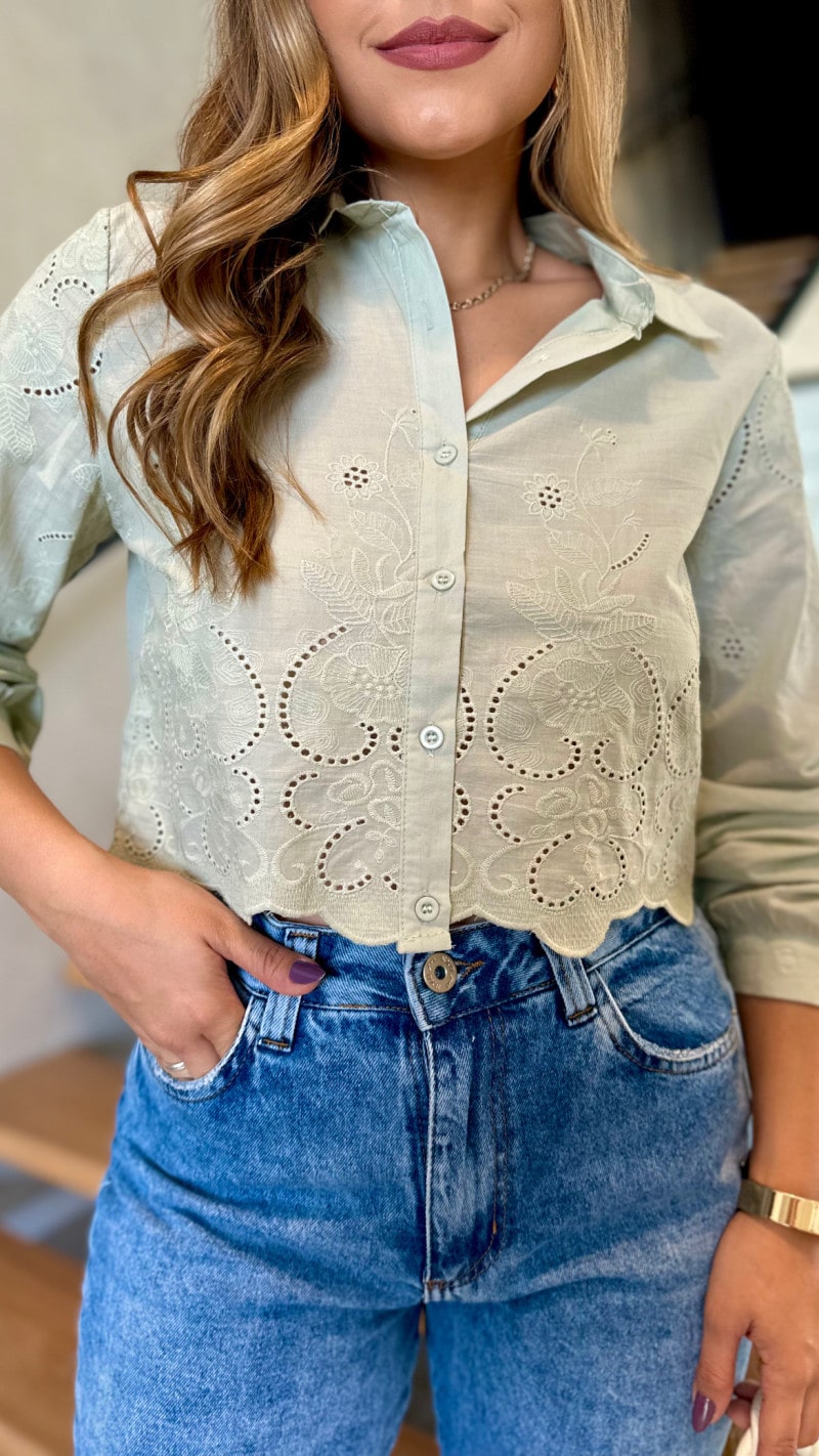 Camisa Cropped Bordado Suzy
