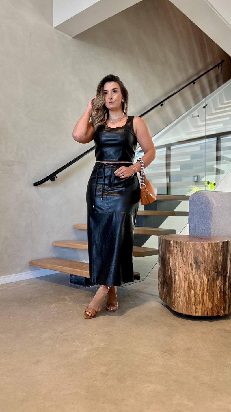 Conjunto Cropped E Saia Midi Couro Sara