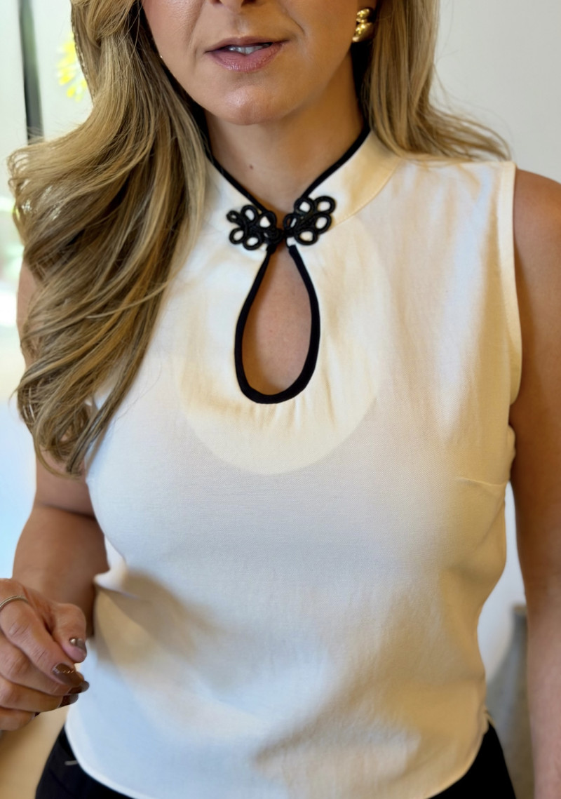 Blusa Detalhe Gola Mirela 