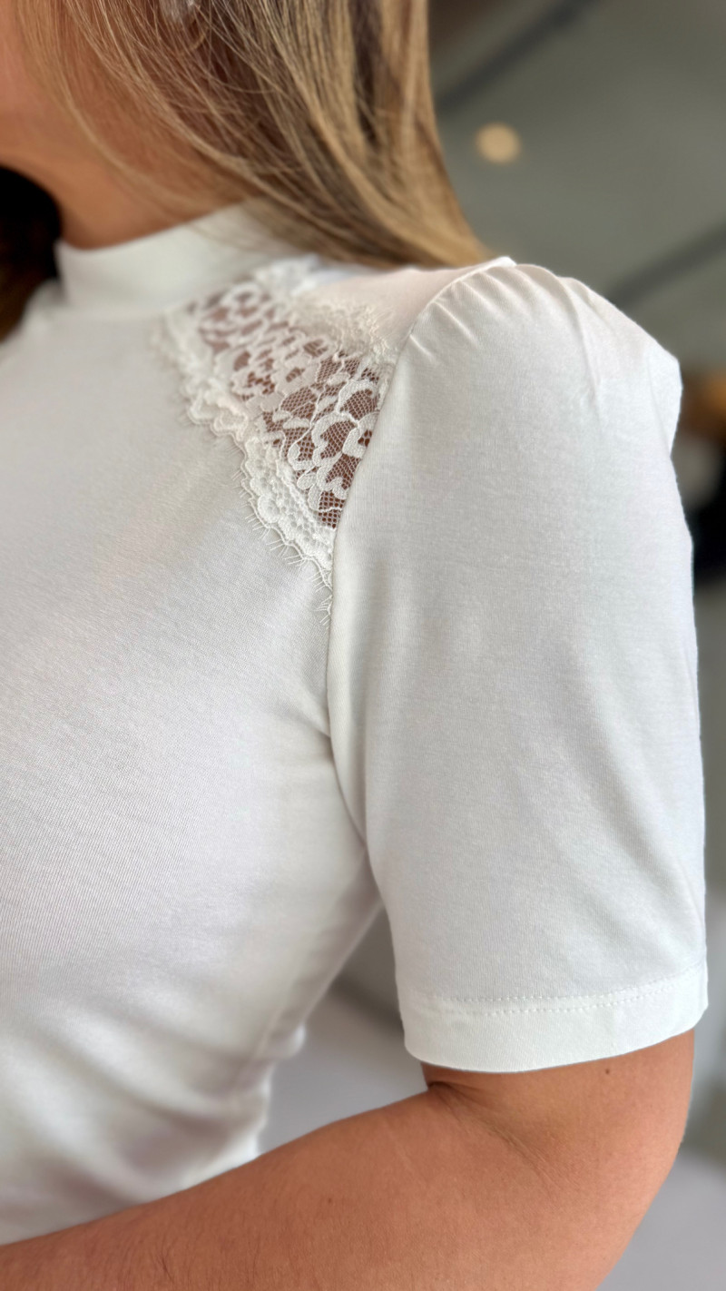 Tee Detalhe Renda Stefani