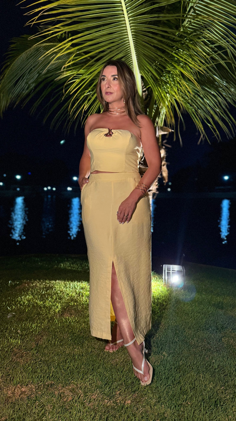 Conjunto Cropped E Saia Midi Mari