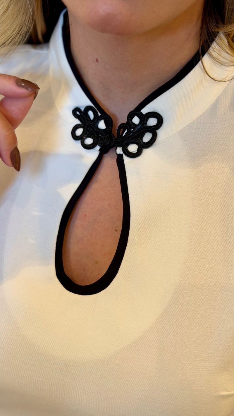 Blusa Detalhe Gola Mirela 