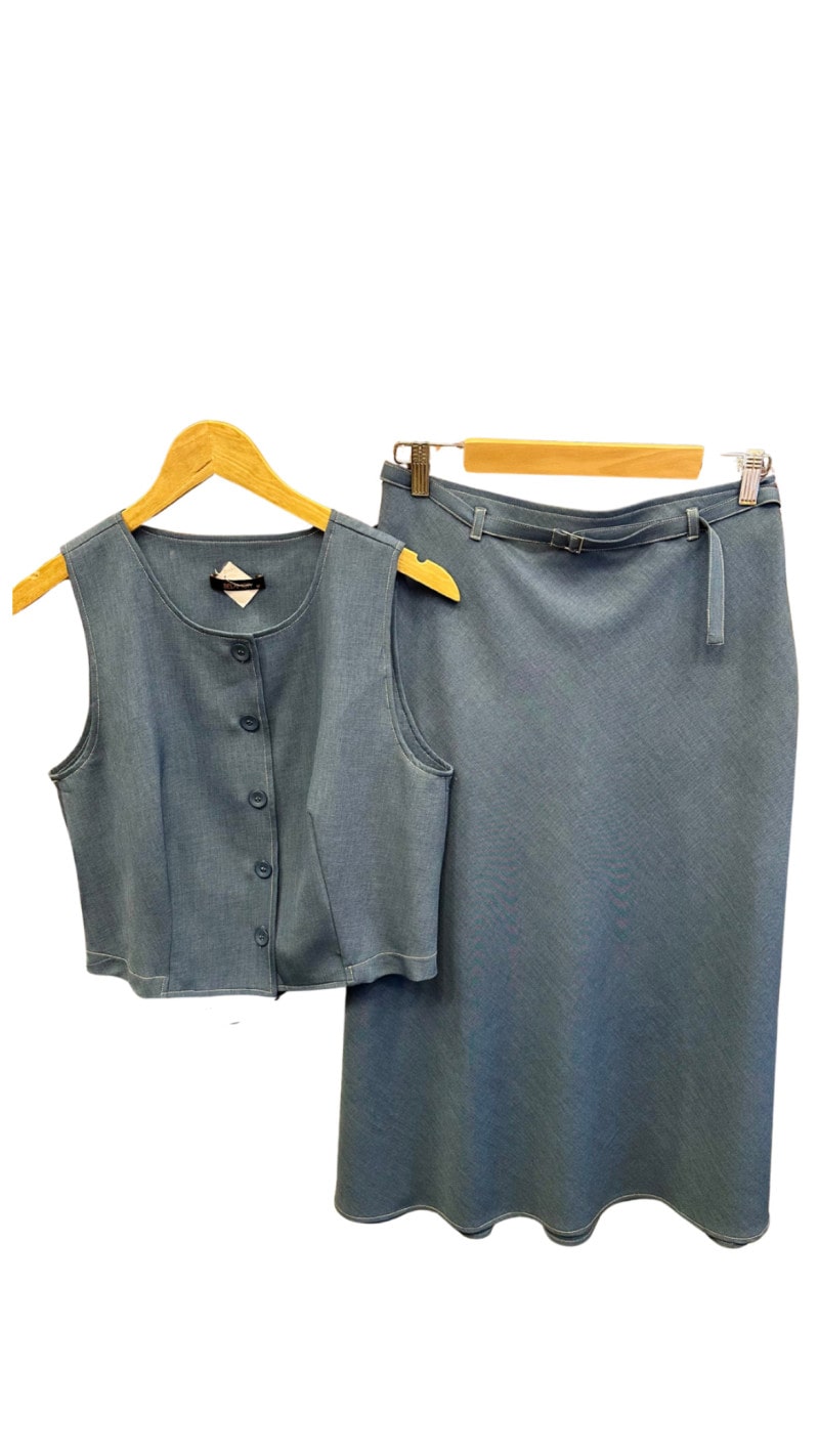 Conjunto Colete E Saia Midi Rebeca
