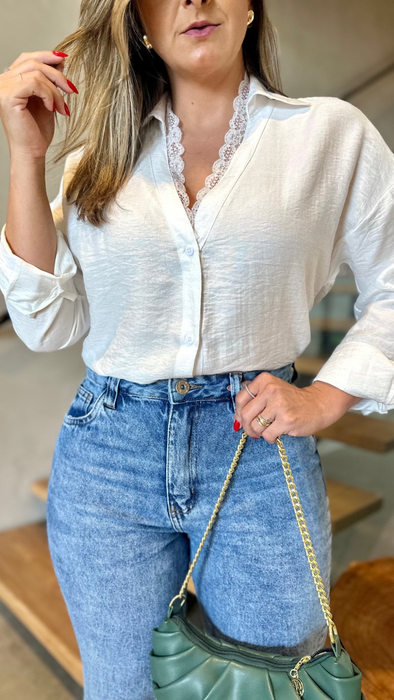 Camisa Básica Detalhe Renda Eva
