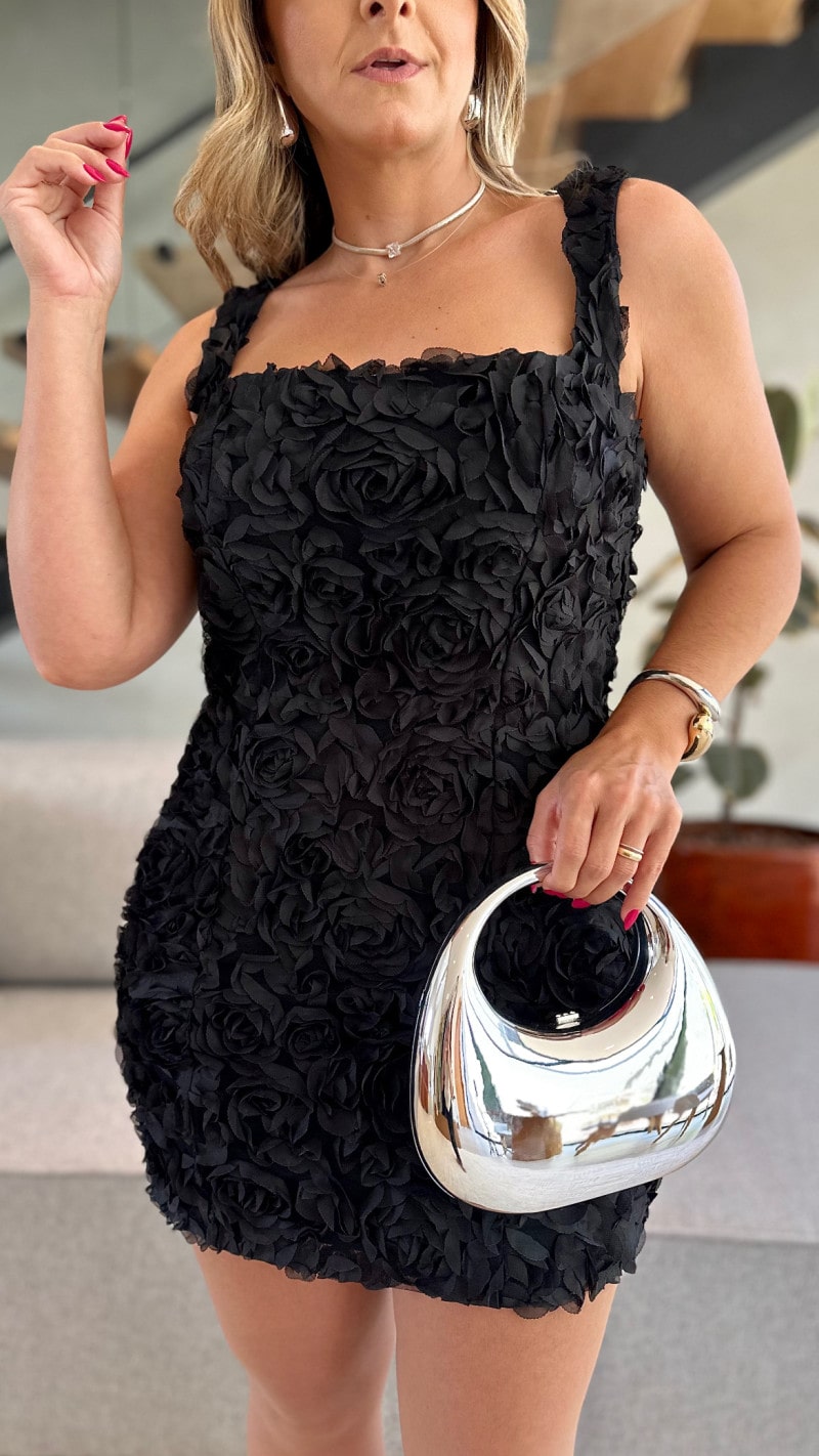 Vestido Curto Com Aplicação De Flores