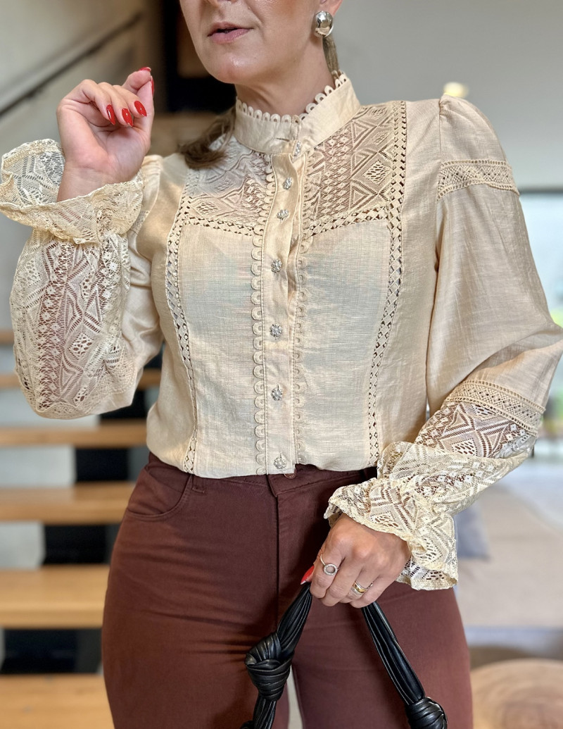 Camisa Detalhe Renda E Guipir Bela