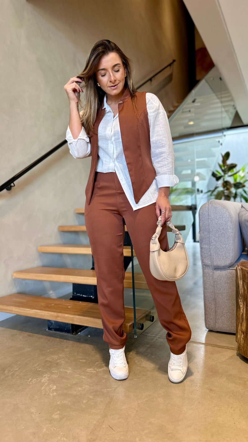 Conjunto Colete E Calça Alfaiataria Com Cinto Lika