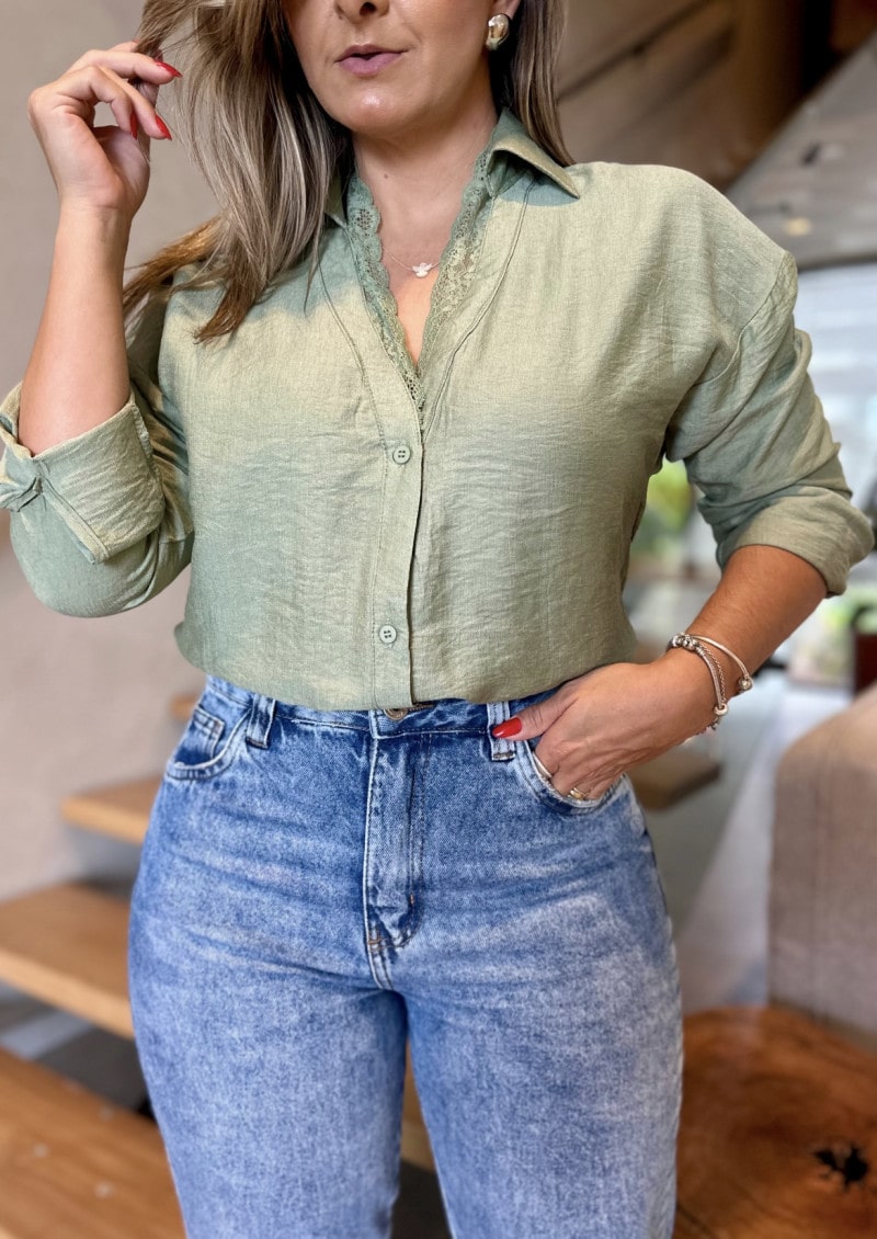 Camisa Básica Detalhe Renda Eva