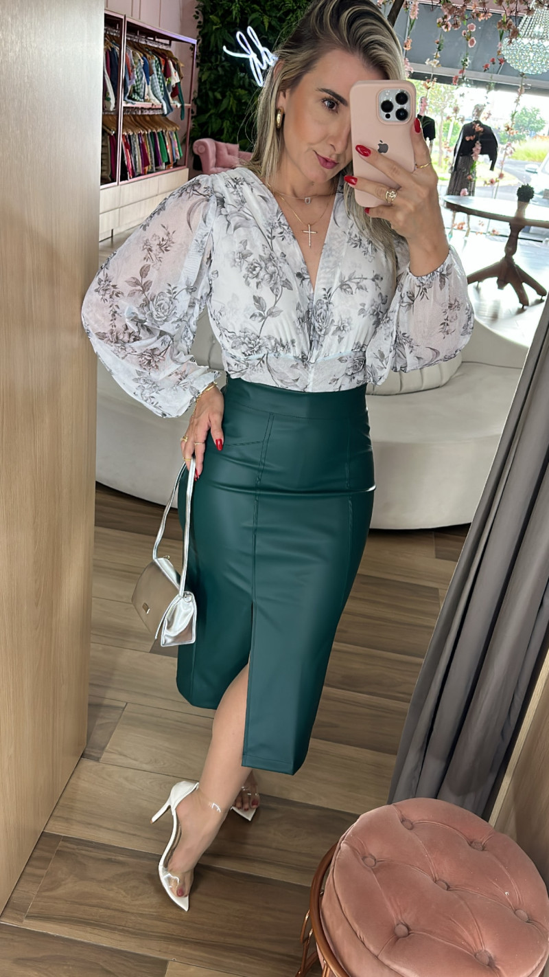 Saia midi em sales couro