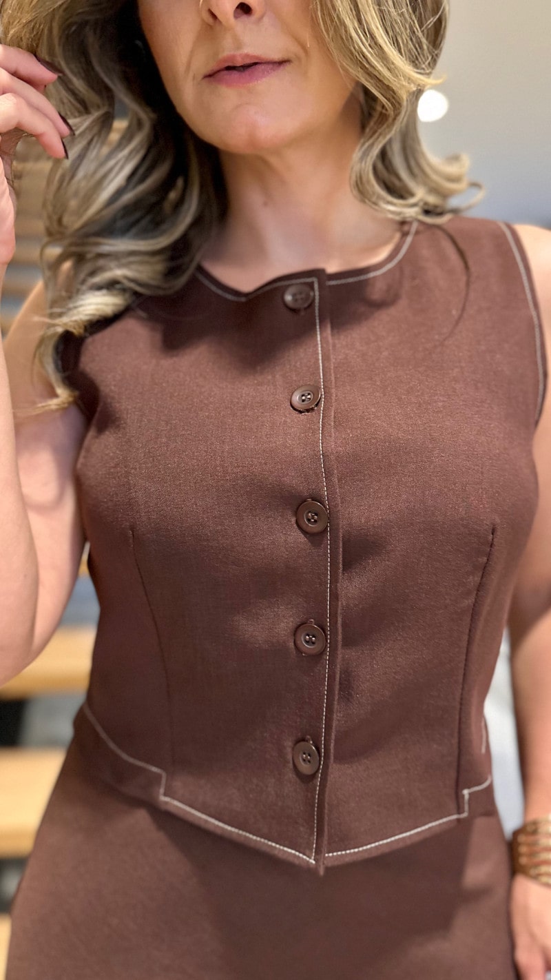 Conjunto Colete E Saia Midi Rebeca