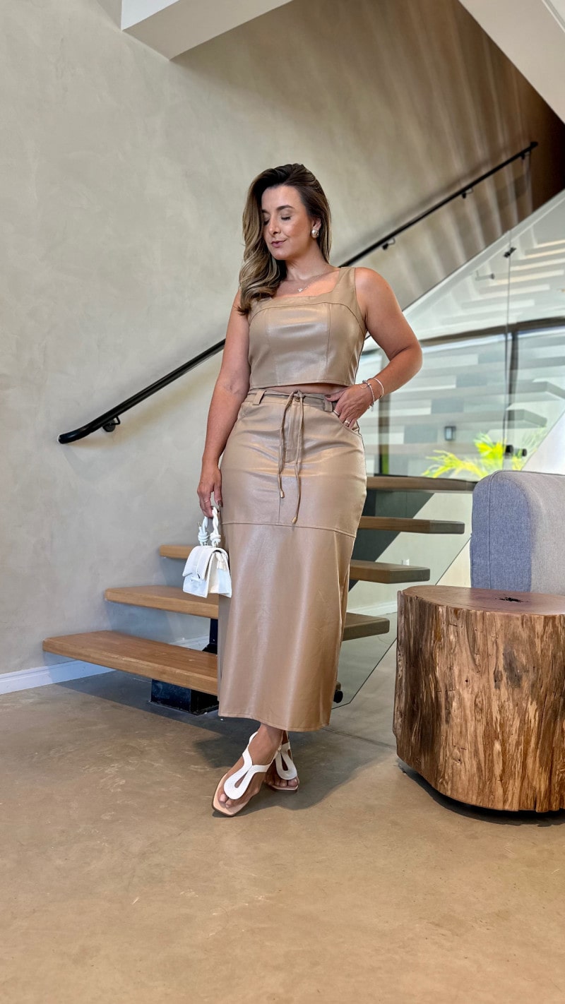 Conjunto Cropped E Saia Midi Couro Sara