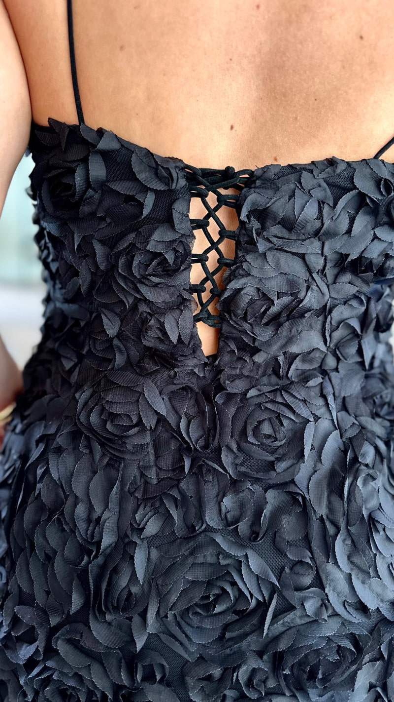 Vestido Curto Com Aplicação De Flores