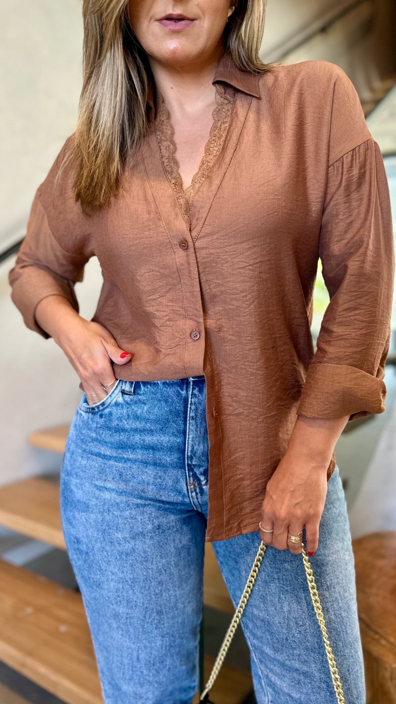 Camisa Básica Detalhe Renda Eva