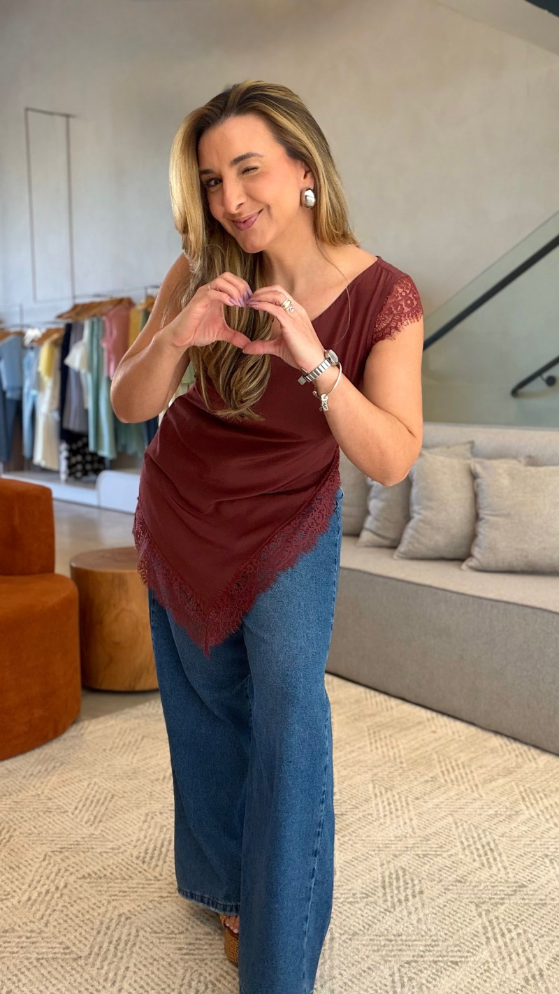 Blusa Assimétrica C/ Renda Brenda 