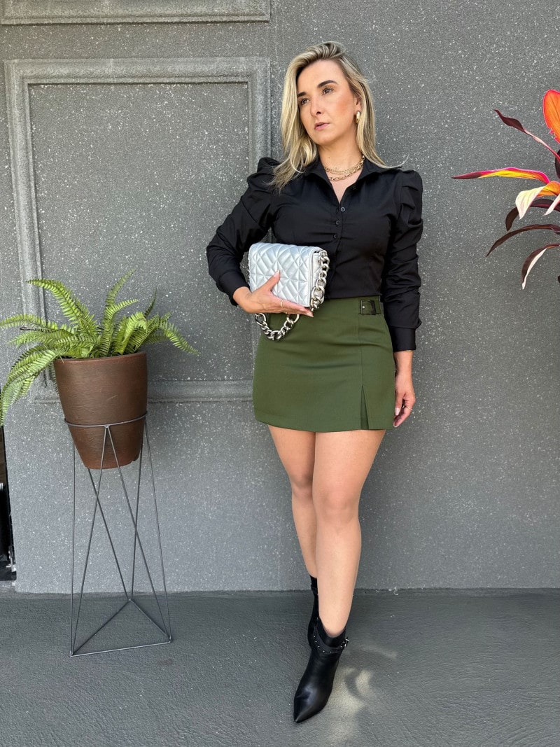 Short saia verde best sale militar