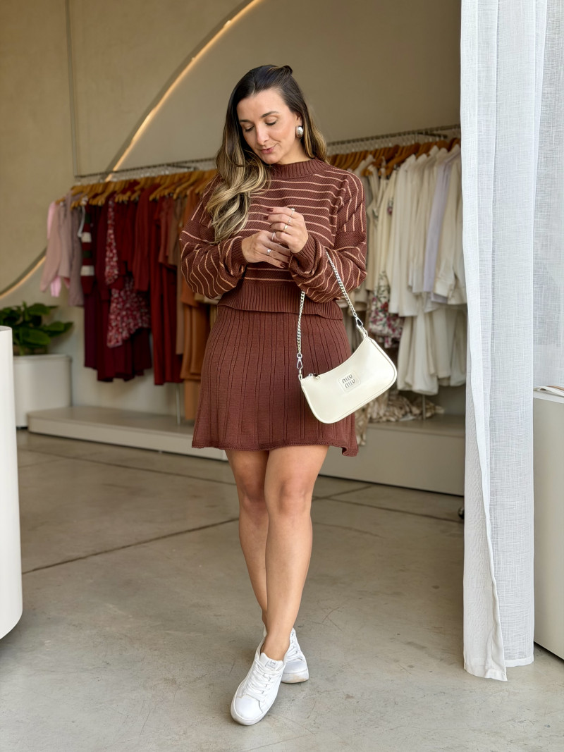 Conjunto Tricot Manga Longa E Saia Eduarda