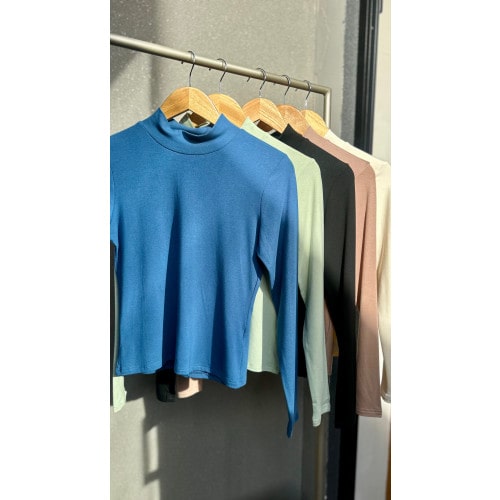 Blusa Gola Alta Manga Longa Yasmin
