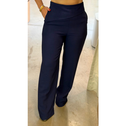 Calça Pantalona Detalhe Pala Paula 